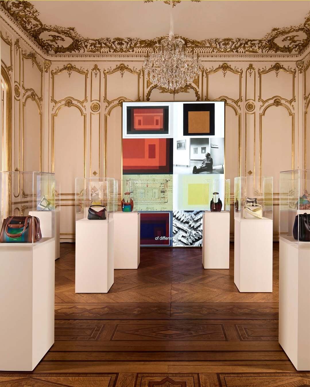 Коллекция сумок Loewe во сне за 5 минут до пробуждения