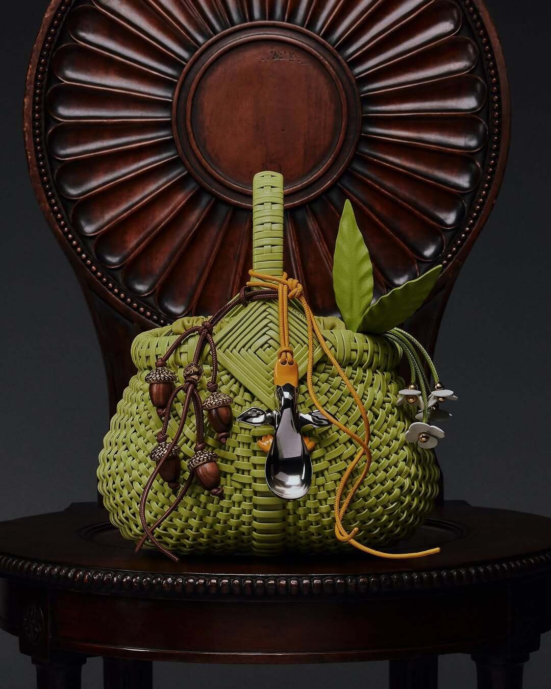 Нам надо — брелки-желуди!