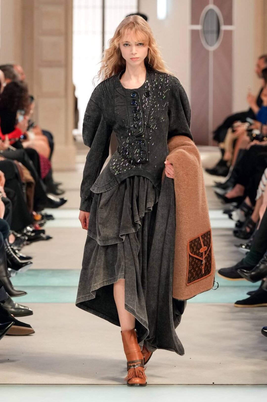 Пополняем коллекцию айтемов-гибридов палантином с карманами