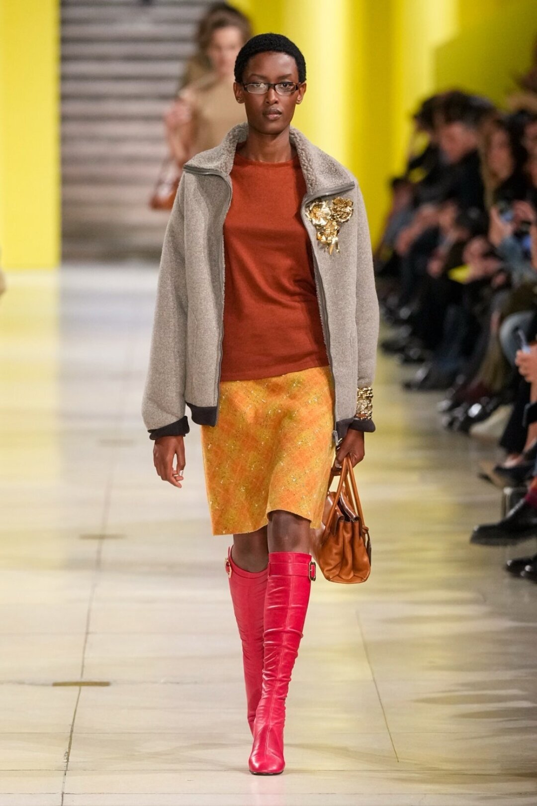 Триумфальный камбэк (из советского гардероба) узких кожаных сапог с акцентной пряжкой на голени