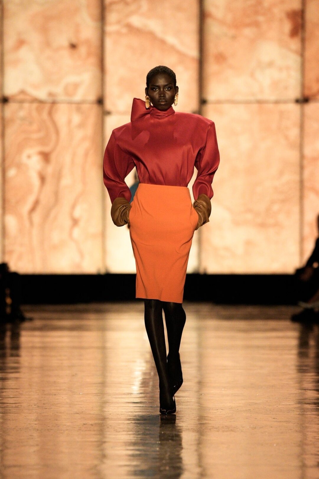 Без бантика и перчаток-краг никуда!