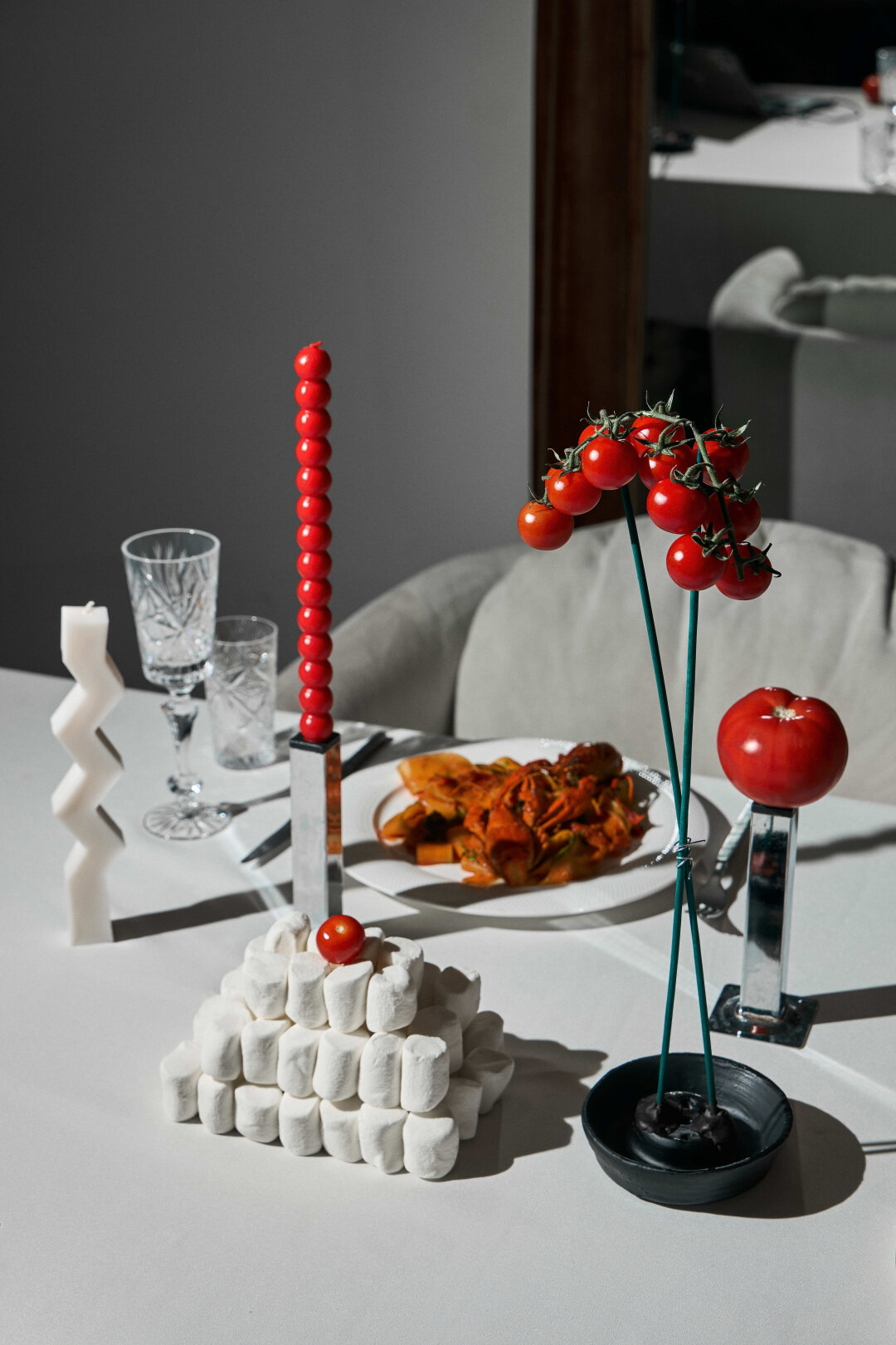 За авангардный сет-дизайн отвечала Валери Лакруа