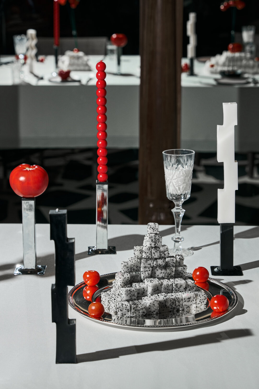 Молоко в бокале возникло после обсуждения на съемке фильма Babygirl