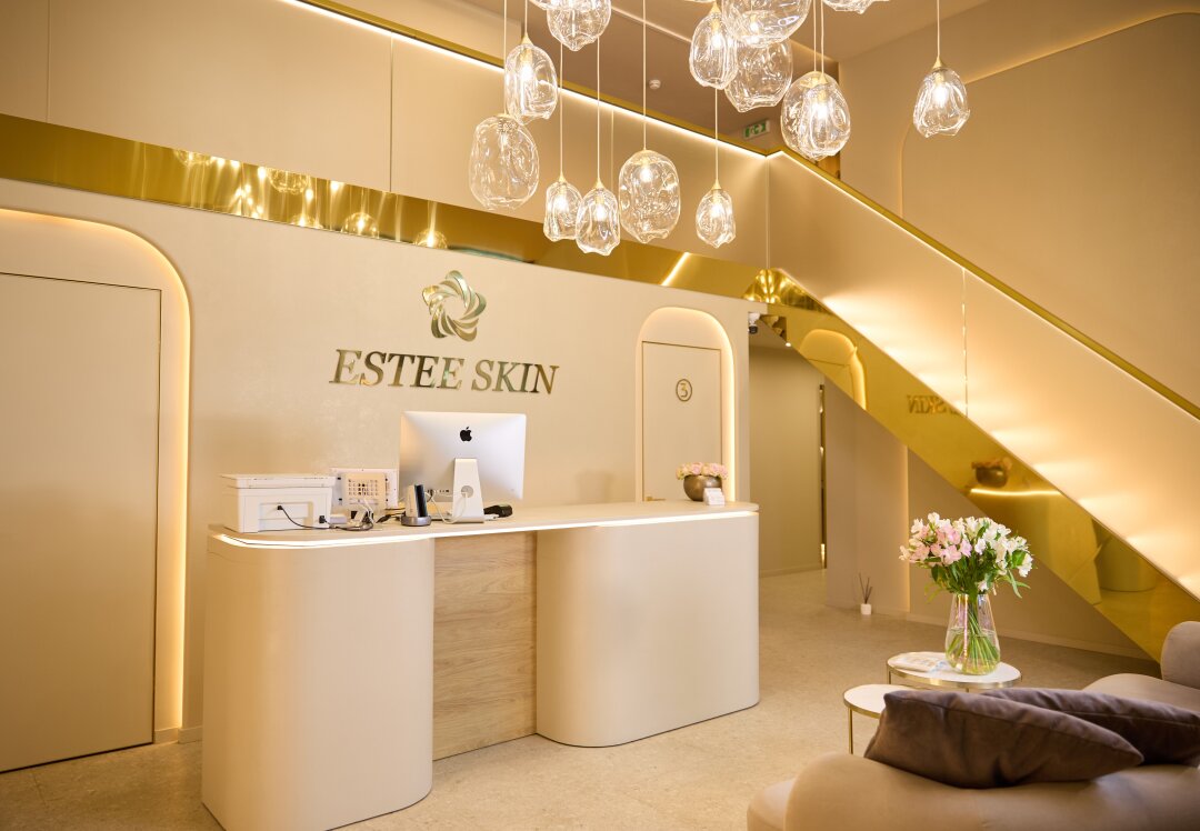 Клиника эстетической косметологии Esteeskin Clinic, дизайн: студия дизайна интерьеров «Коробка»