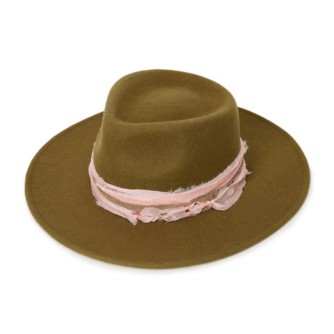 Шляпа Cocoshnick Headdress, 24 500 руб.