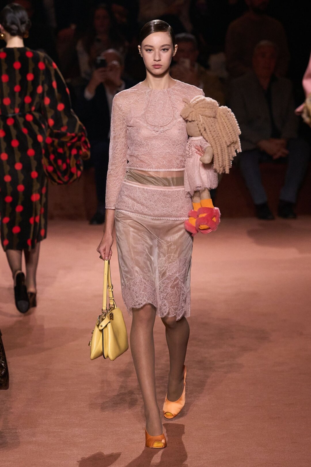 Образцовый dollcore в фэшн-исполнении Fendi