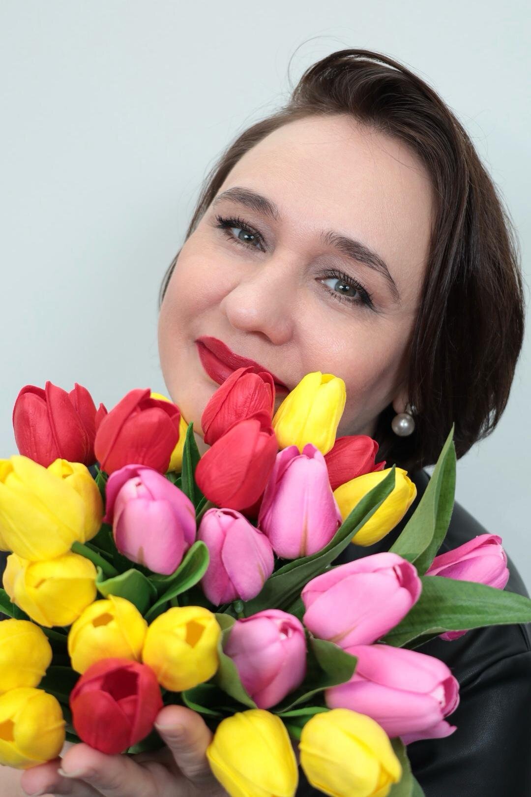 Лилия Меня зовут Лилия, мне 42 года. Я мама в «вечном» декрете, домашний кондитер и организатор благотворительного проекта для особенных мам. 7 лет