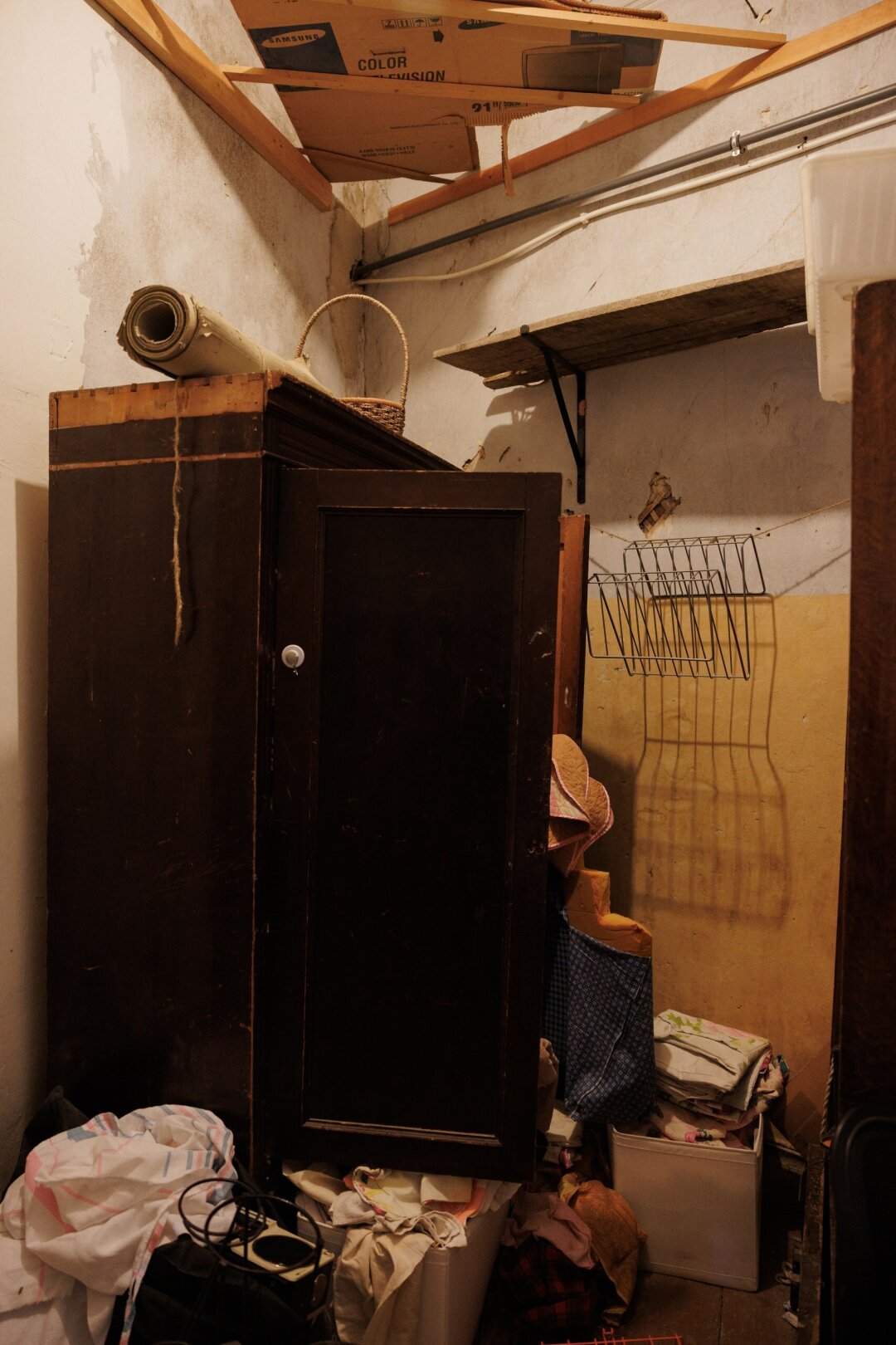 Шкаф — единственная сохранившаяся в квартире мебель, которая точно принадлежала семье Введенских