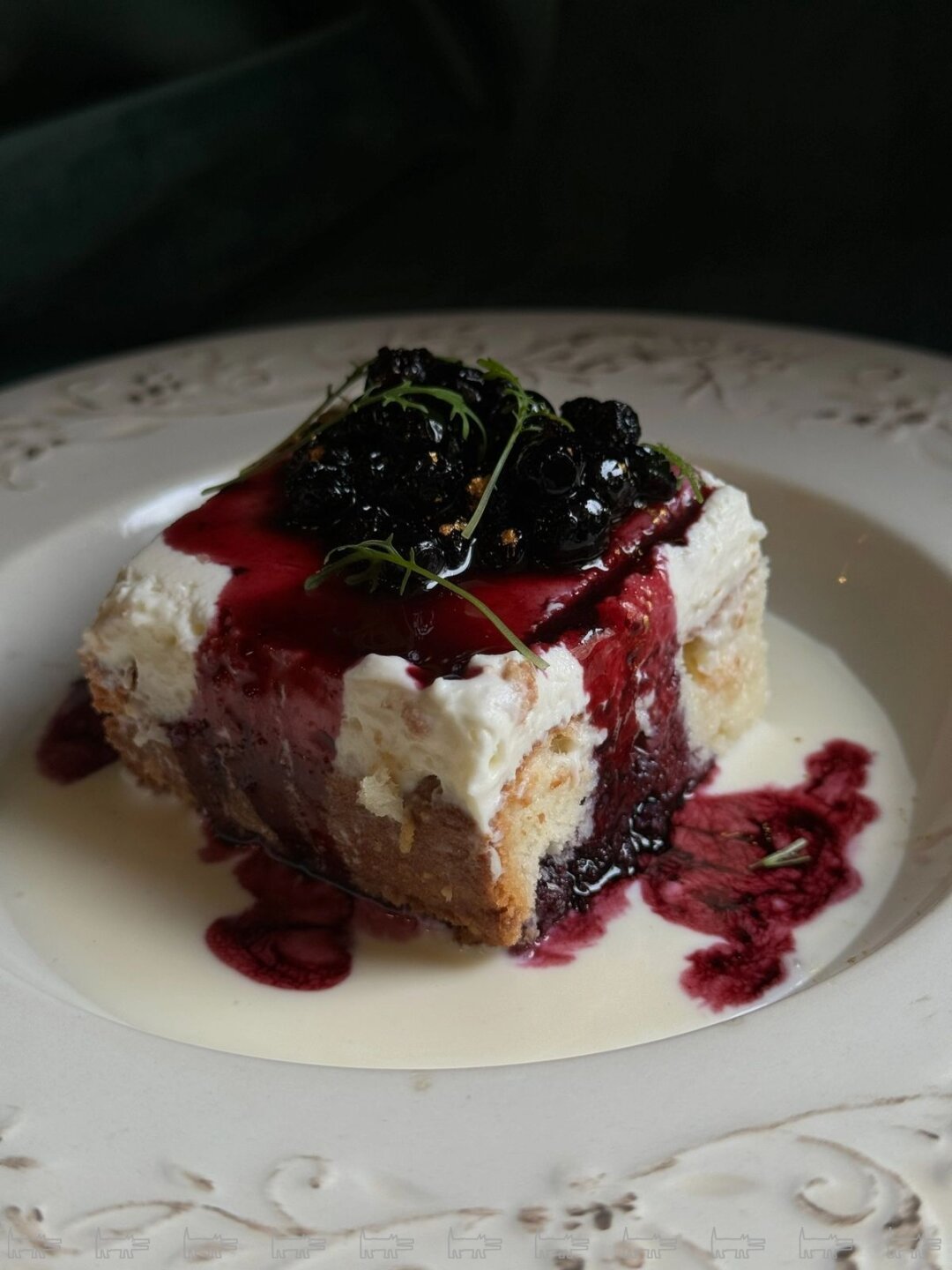 Лунный десерт с черникой «Бегущая с волками»