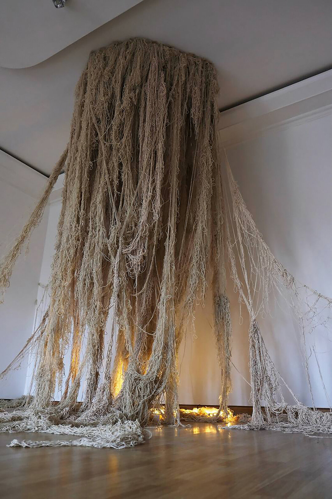 Работа Лю Павлиновой сделана в арт-резиденции «Сильно» в Дагестане в 2024 году