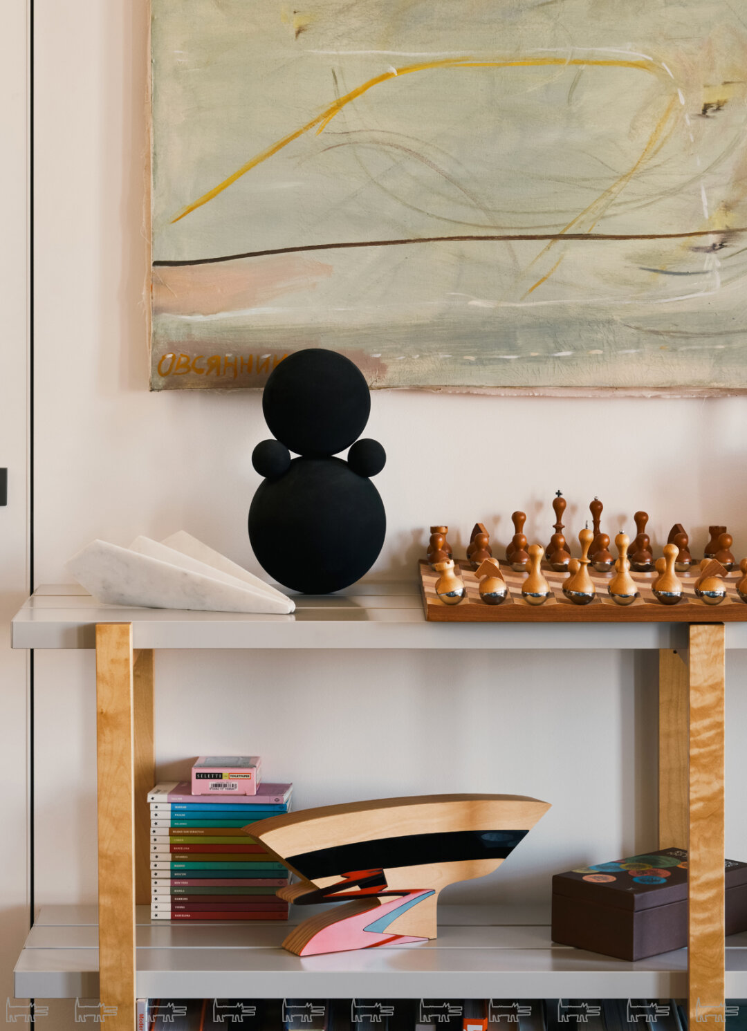 Неваляшка Agatha in black скульптора Григория Орехова. Стальная версия «Агаты» успела дважды принять участие в международной ярмарке современного