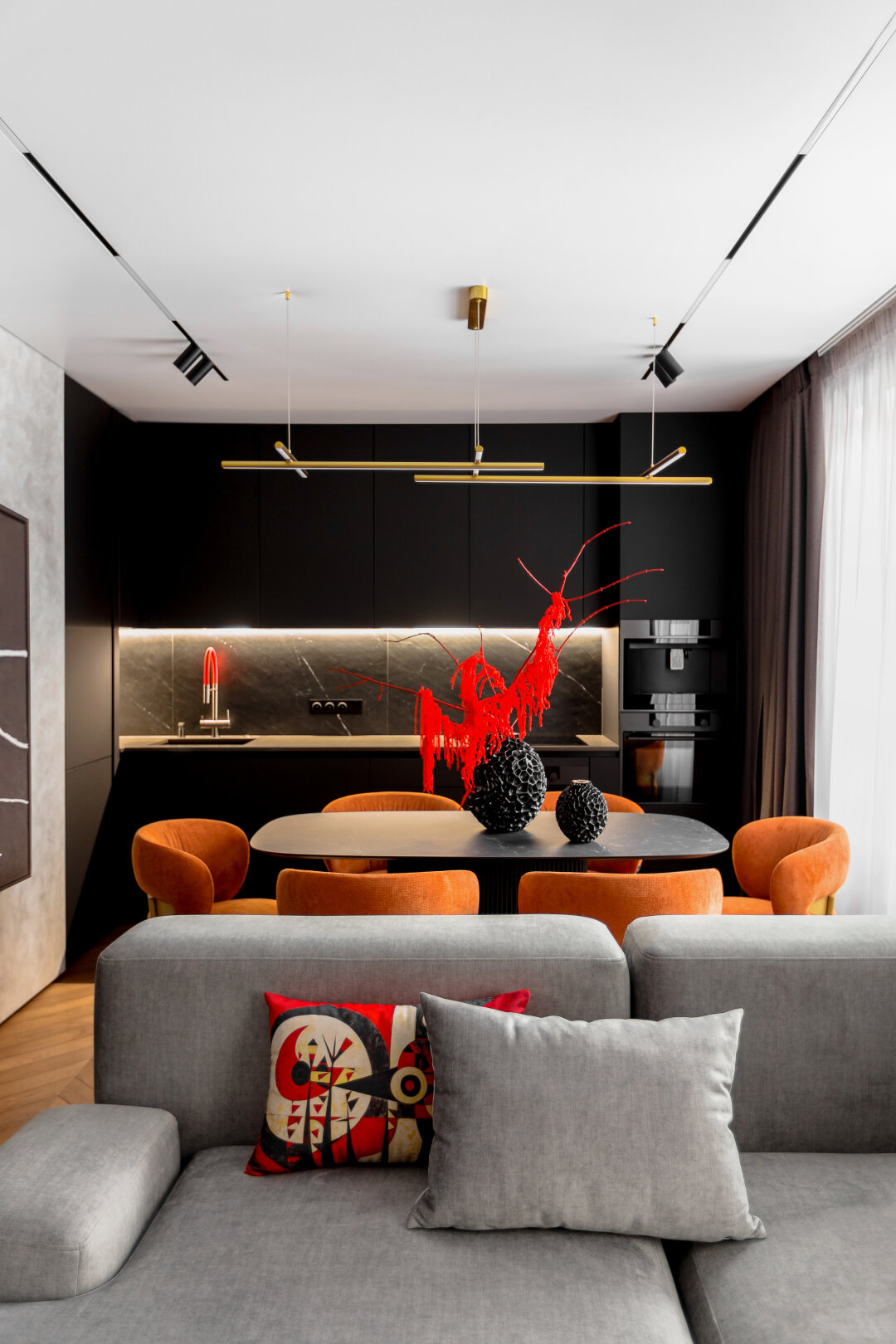 В интерьере студия Art Home использовала кухонную мебель от Enli