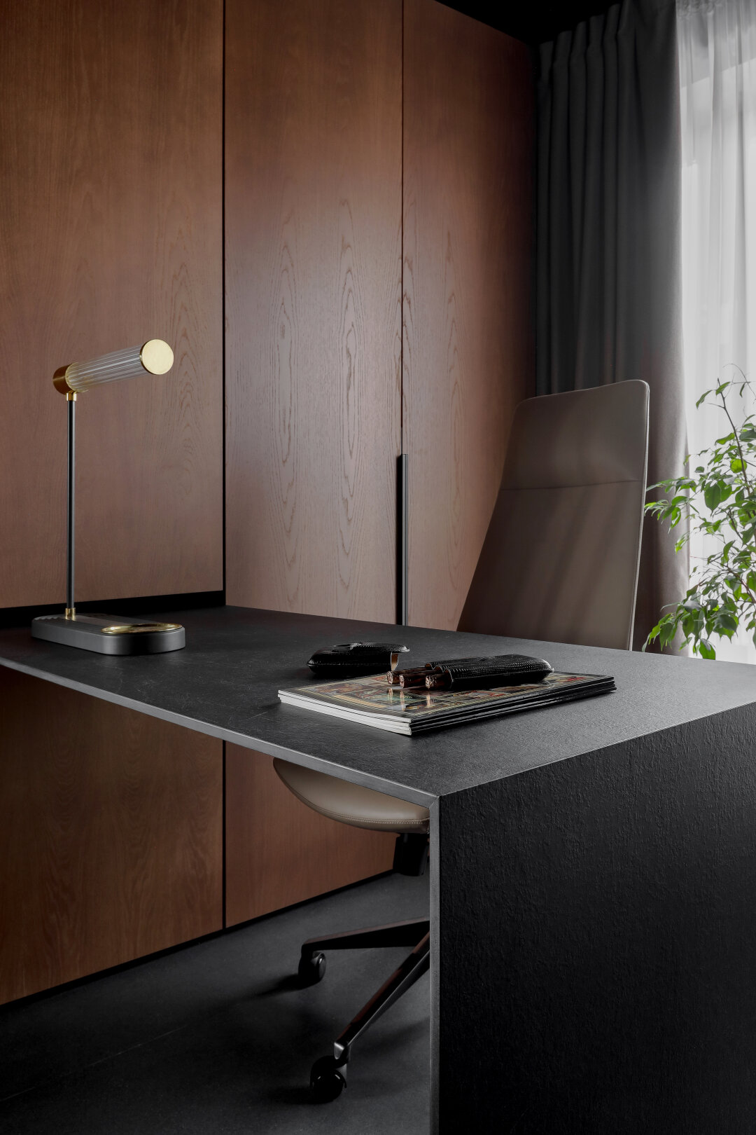 Заказчик мечтал о функциональном отдельном кабинете.