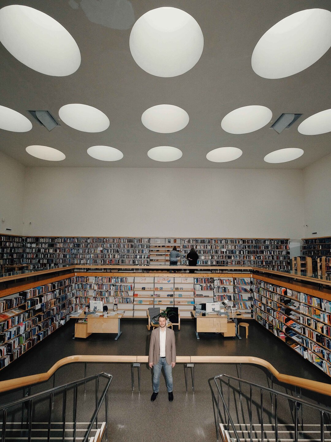 Максим Зорин в библиотеке Алвара Аалто, Выборг