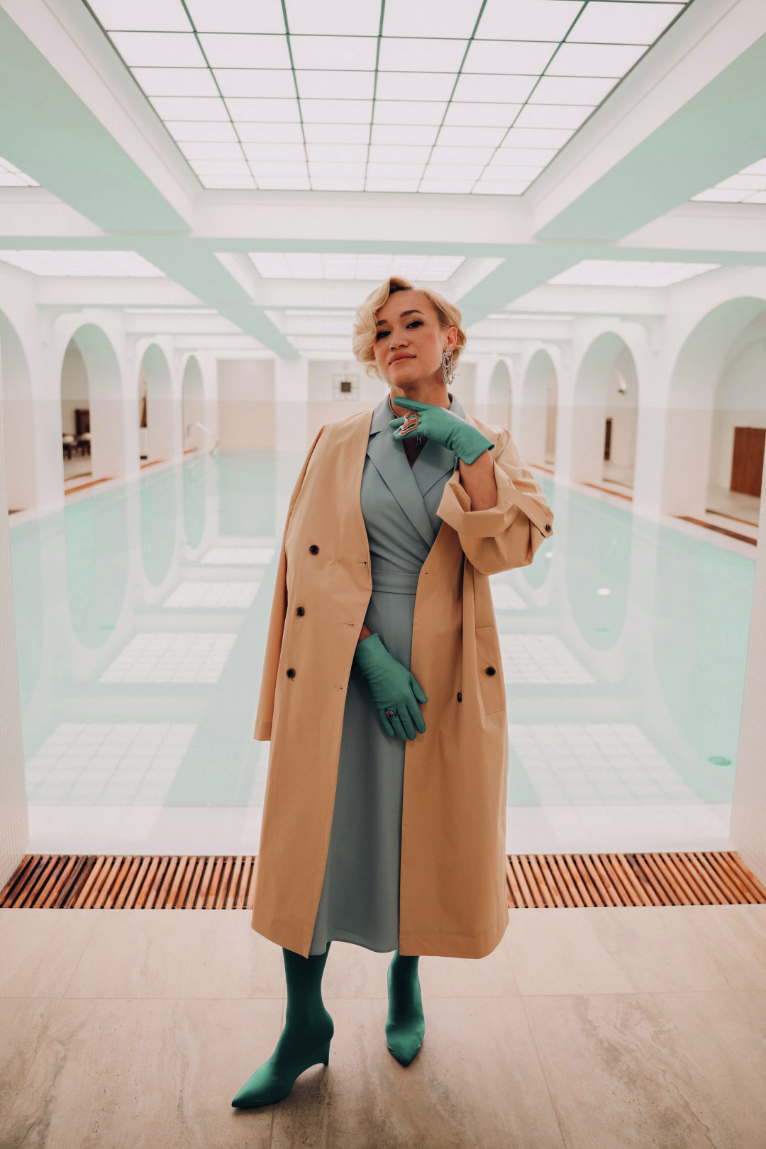 ИРИНА БЕЛЯЕВА Собственник магазинов CHARUEL, ELIS, LALIS Кольца, моносерьга AMADINA GLASS