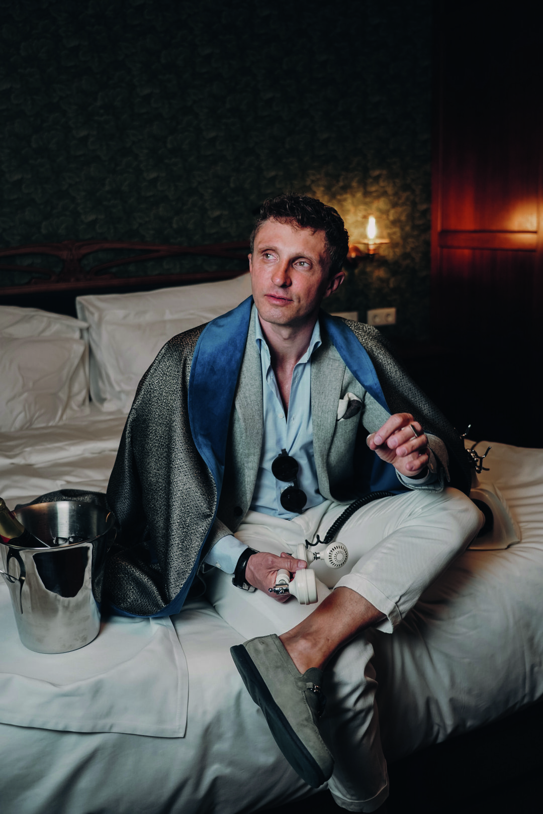 КОНСТАНТИН ПАВЛОВ Бизнесмен Халат из испанского жаккарда "КНЯЖЕ" Кольца AMADINA GLASS