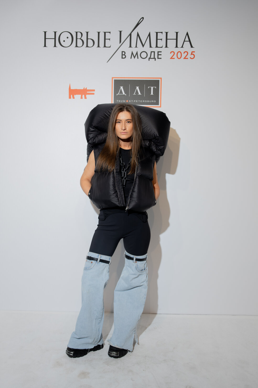 Жилет Rick Owens и джинсы Coperni