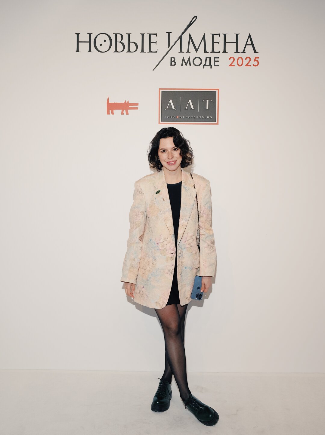 Жакет Dries Van Noten, платье Lime, брошь-огурчик Letters and Stones