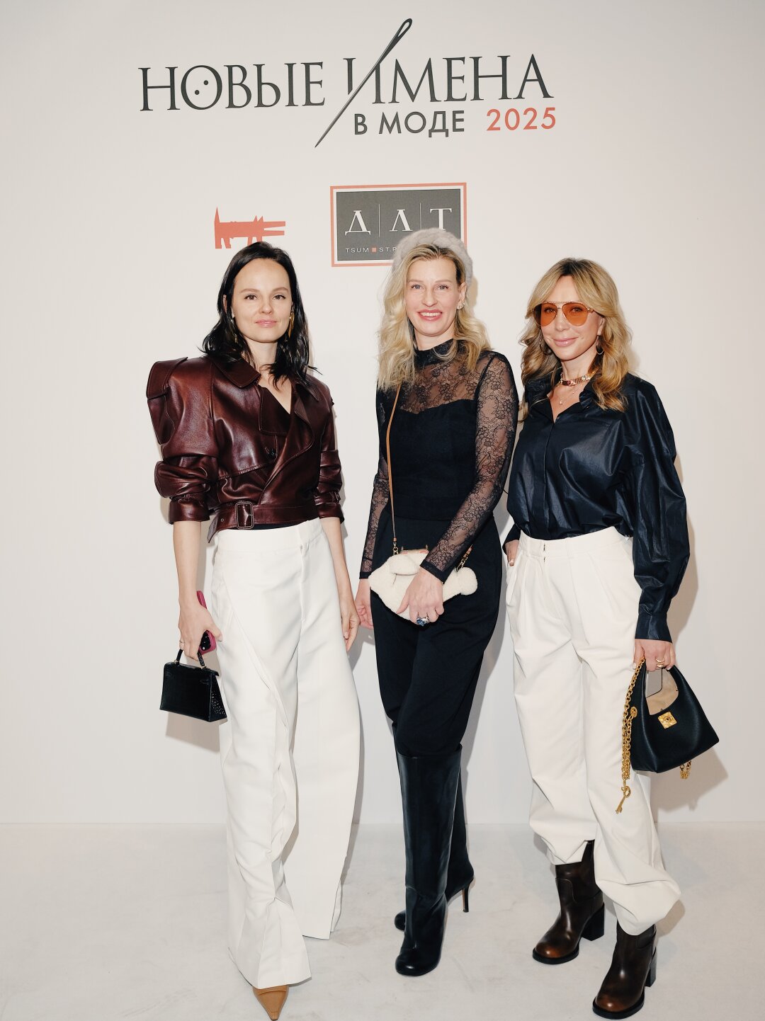 На Ксении (слева): куртка и туфли Saint Laurent, брюки Victoria Beckham, боди Wolford, сумка Hermes