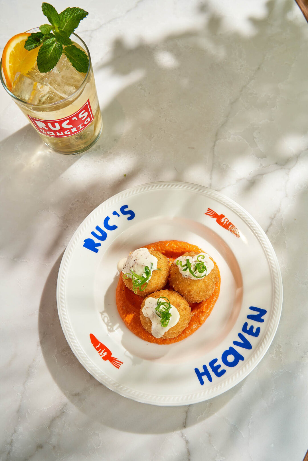 Картофельные шарики movidas bomba с сыром и мясным фаршем с чорризо