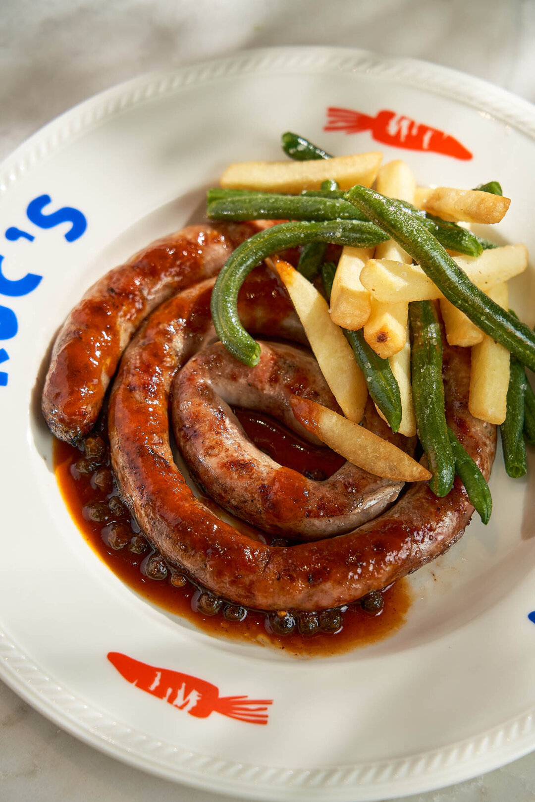 Целый метр бутифарры из курицы и свинины с перечным соусом