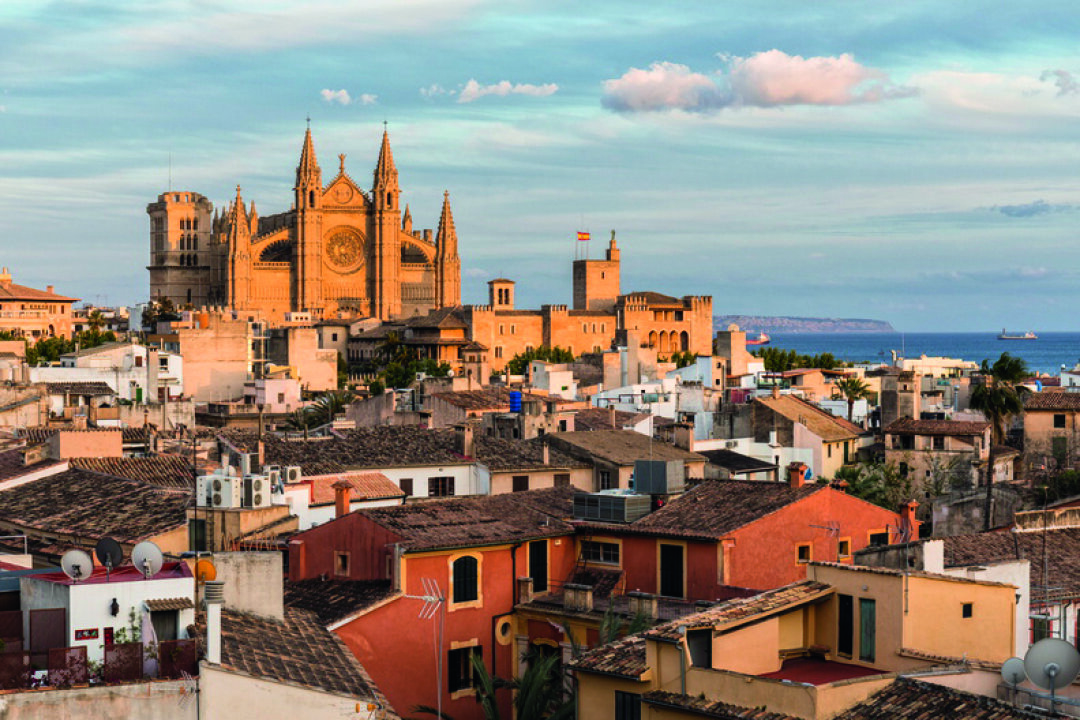 Садимся в электрокар Tesla и исследуем окрестности Греции и Испании (и Португалии — to be continued)