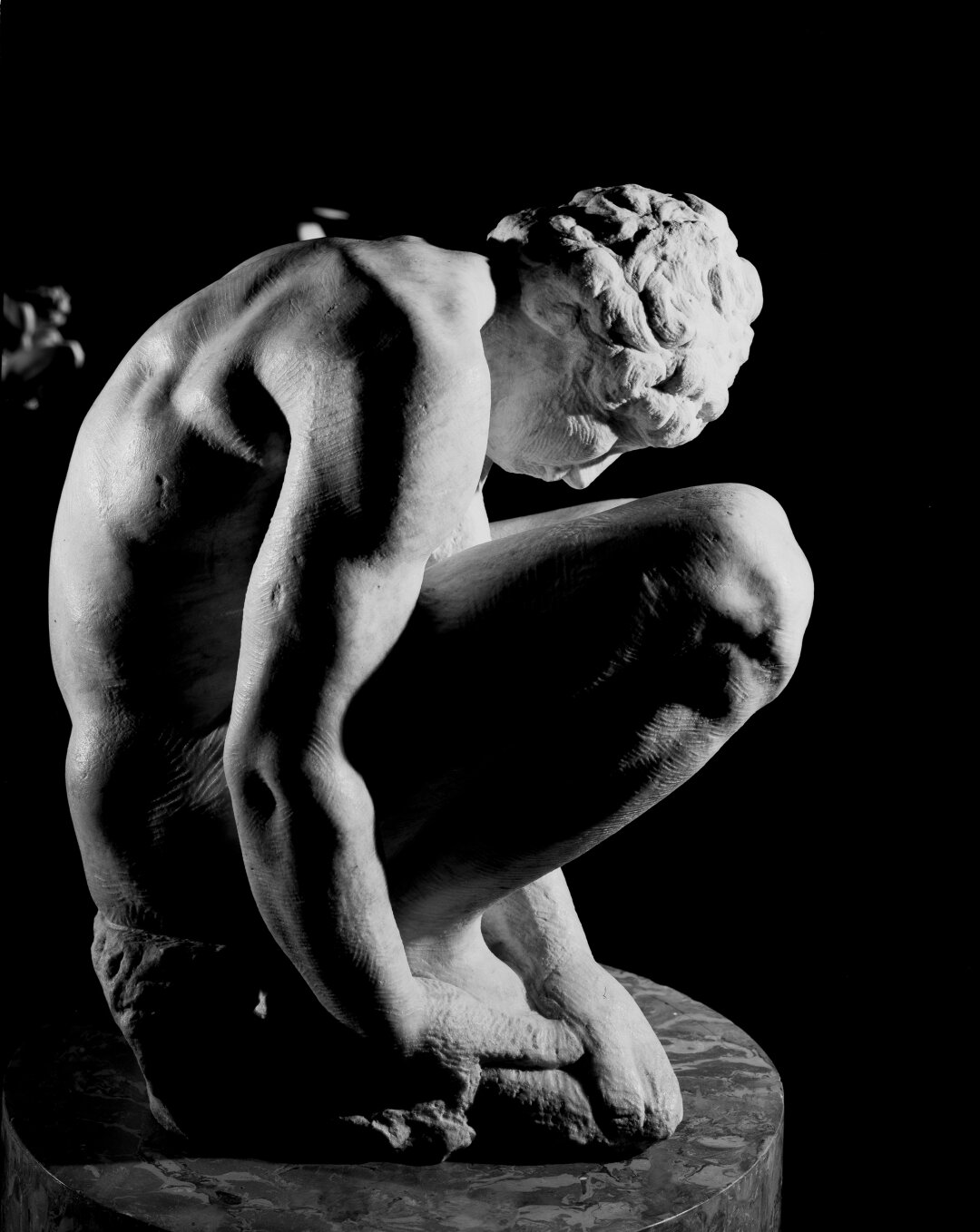 Микеланджело Буонарроти. "Скорчившийся мальчик". Около 1530−1534 гг. Государственный Эрмитаж, 2025 год
