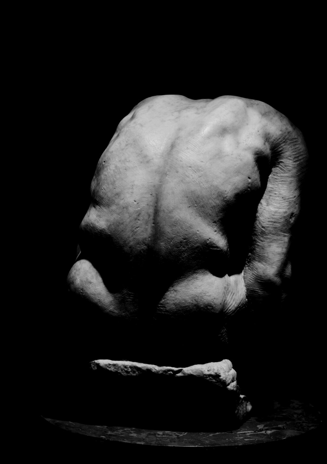 Микеланджело Буонарроти. "Скорчившийся мальчик". Около 1530−1534 гг. Государственный Эрмитаж, 2025 год