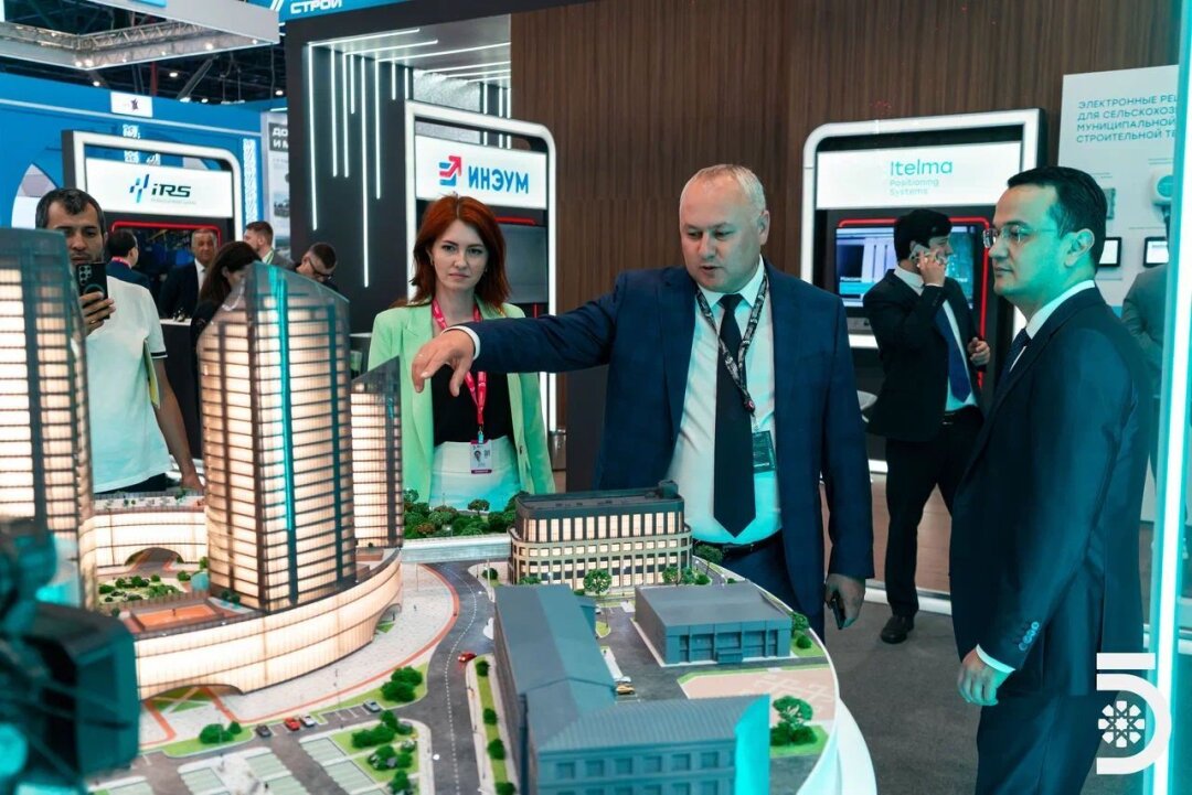 Заместитель премьер-министра Республики Башкортостан Александр Шельдяев и Министр инвестиций, промышленности и торговли Республики Узбекистан Лазиз