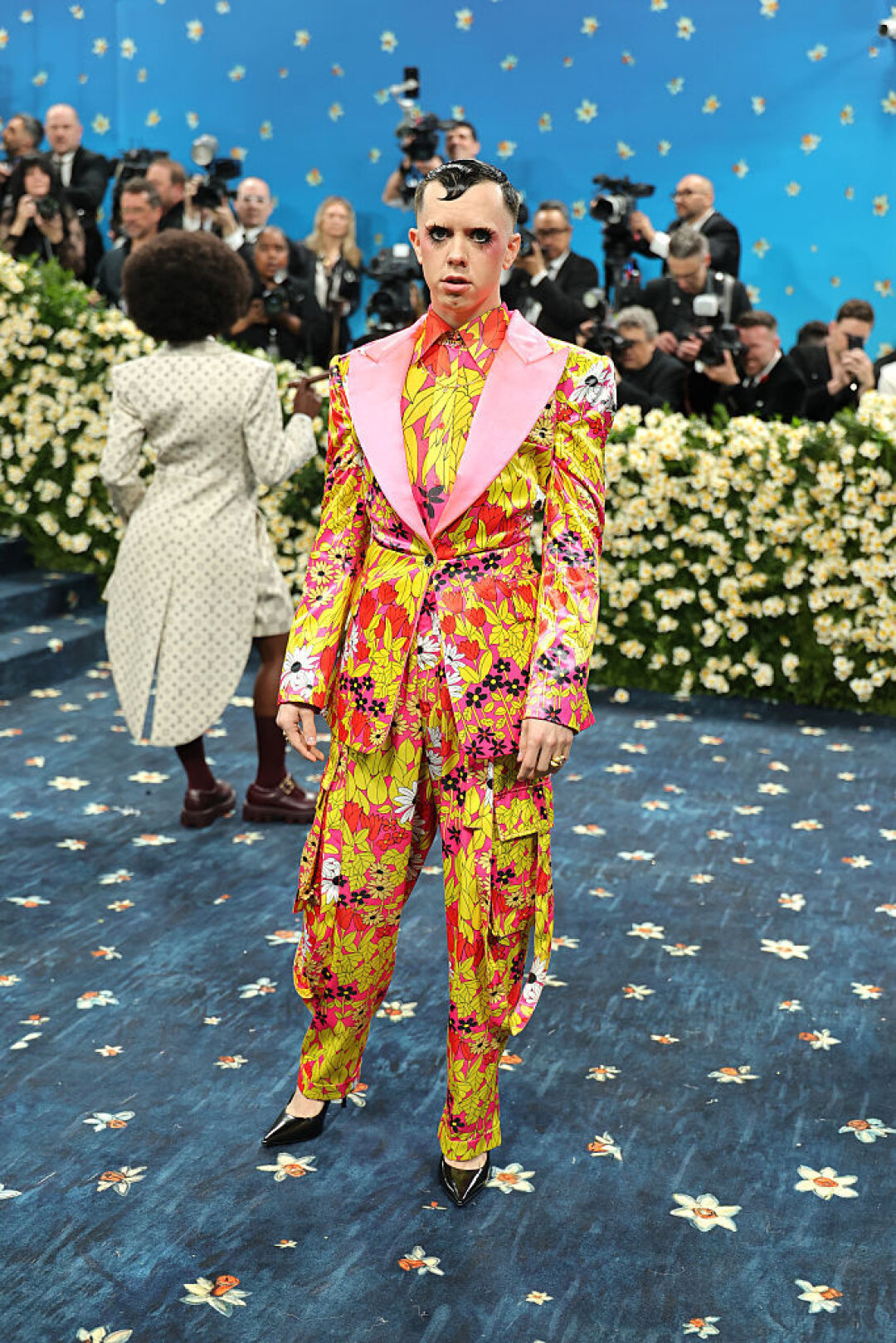 Наш лук на рейв-концерт Надежды Кадышевой Коул Эскола в Christopher John Rogers