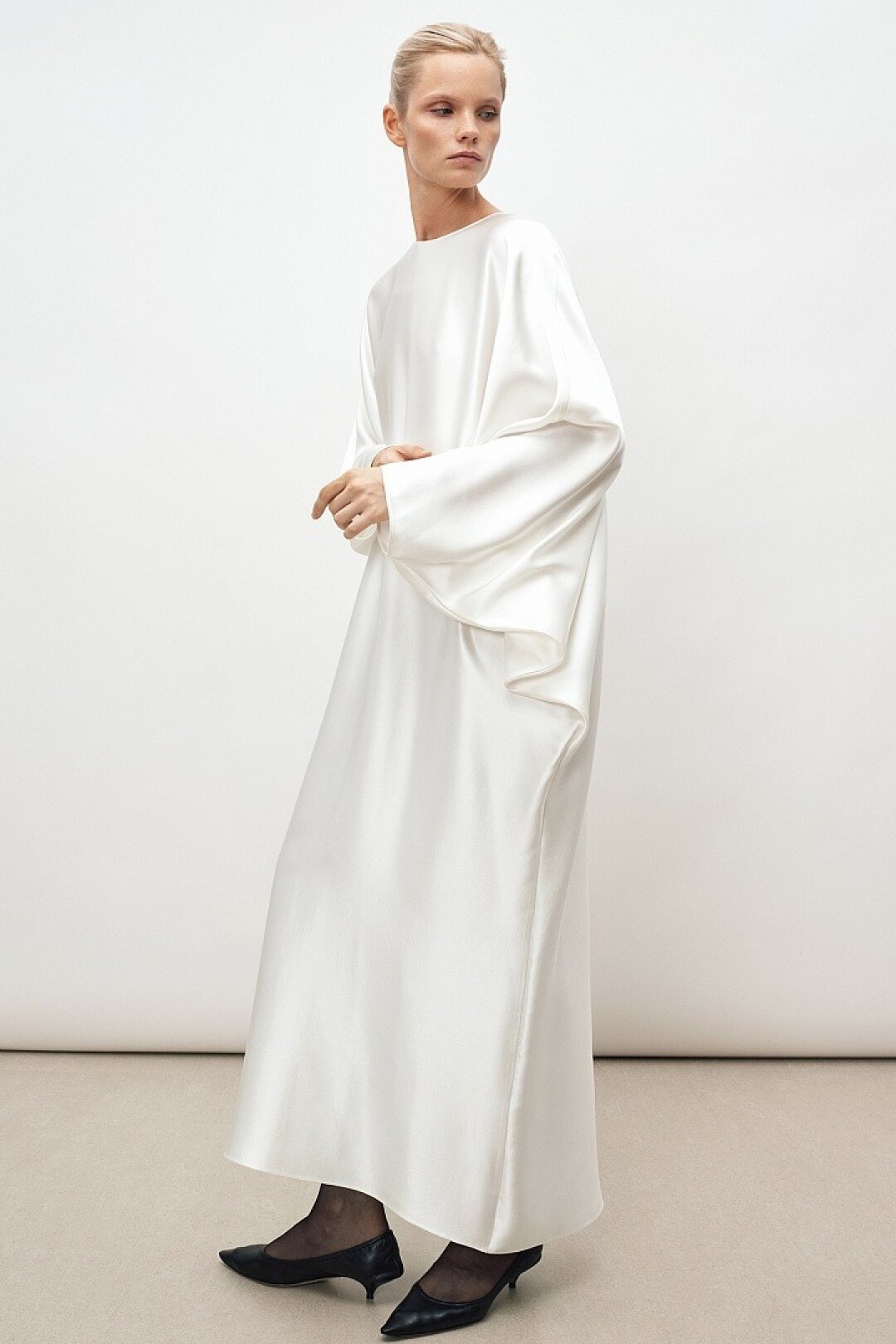 Naked Shoulders, 180 000 руб.