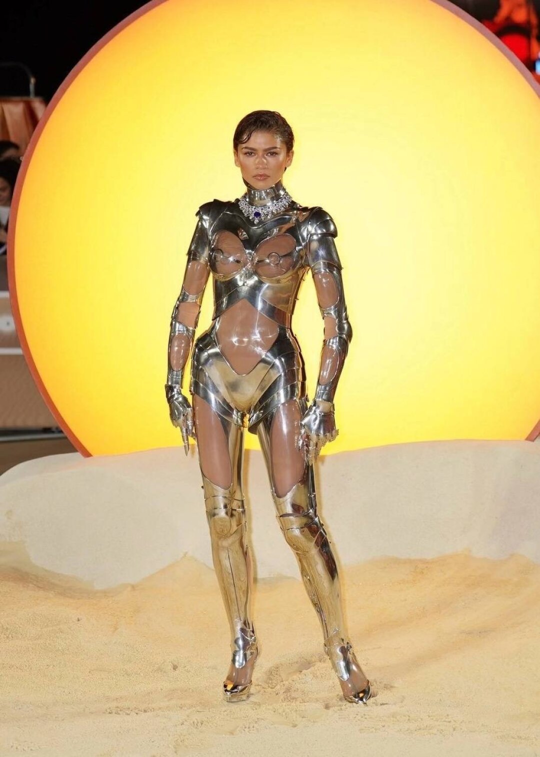 Тот самый рыцарькорный лук Зендеи c премьеры «Дюны» — 2