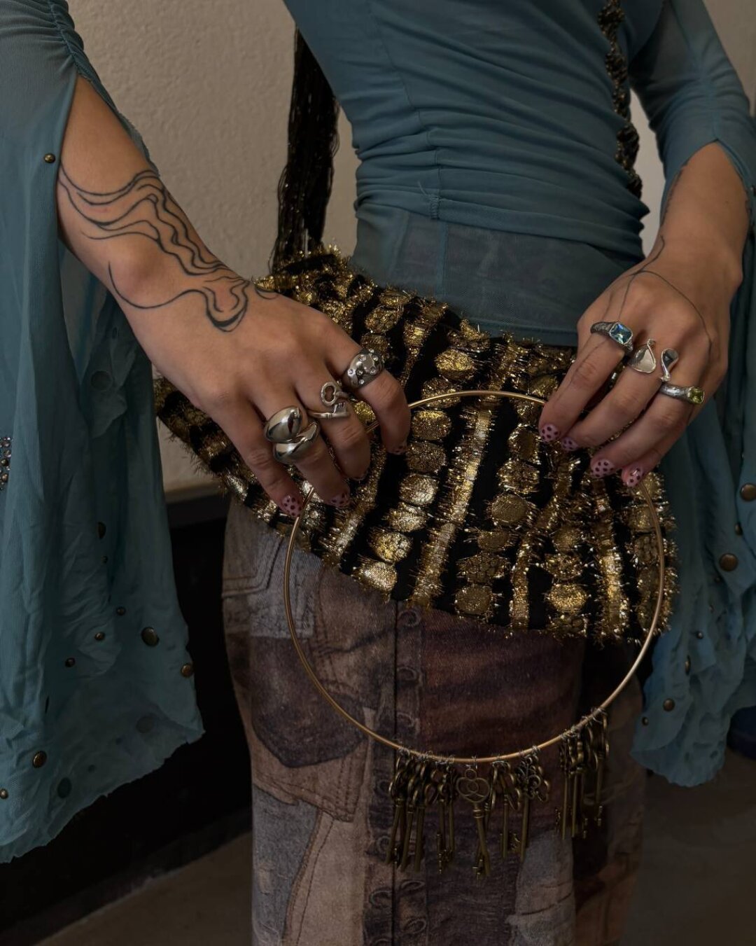 Все внимание на барочное колье-ключницу