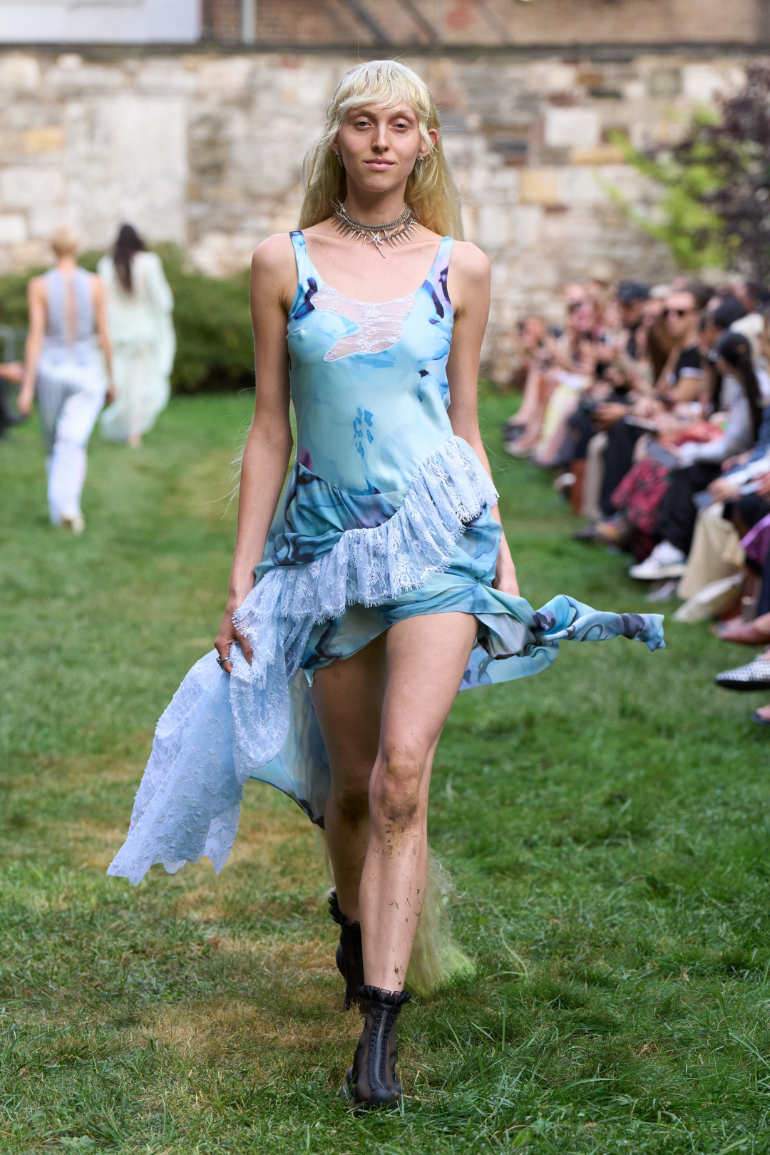 Вау-комбинация от Collina Strada SS'25: рюши + светло-бирюзовый + голубой