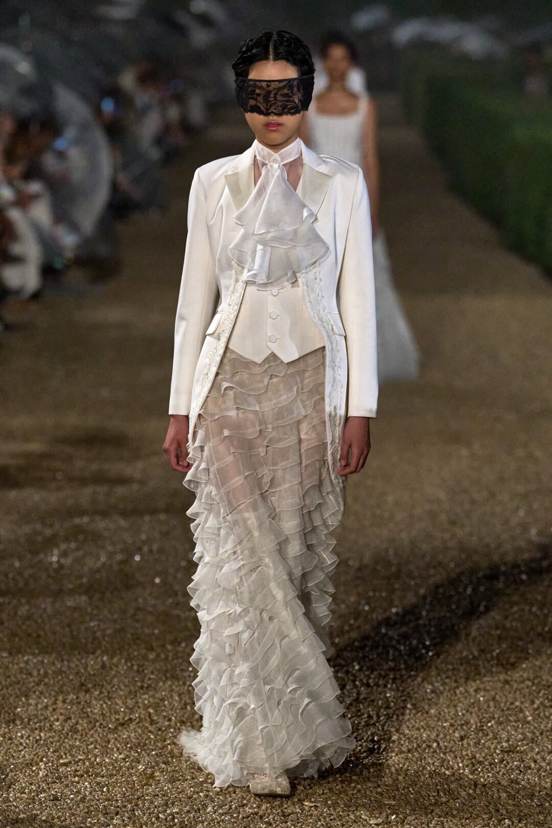 Галстук хорошо, а бриджертоновское жабо — лучше!