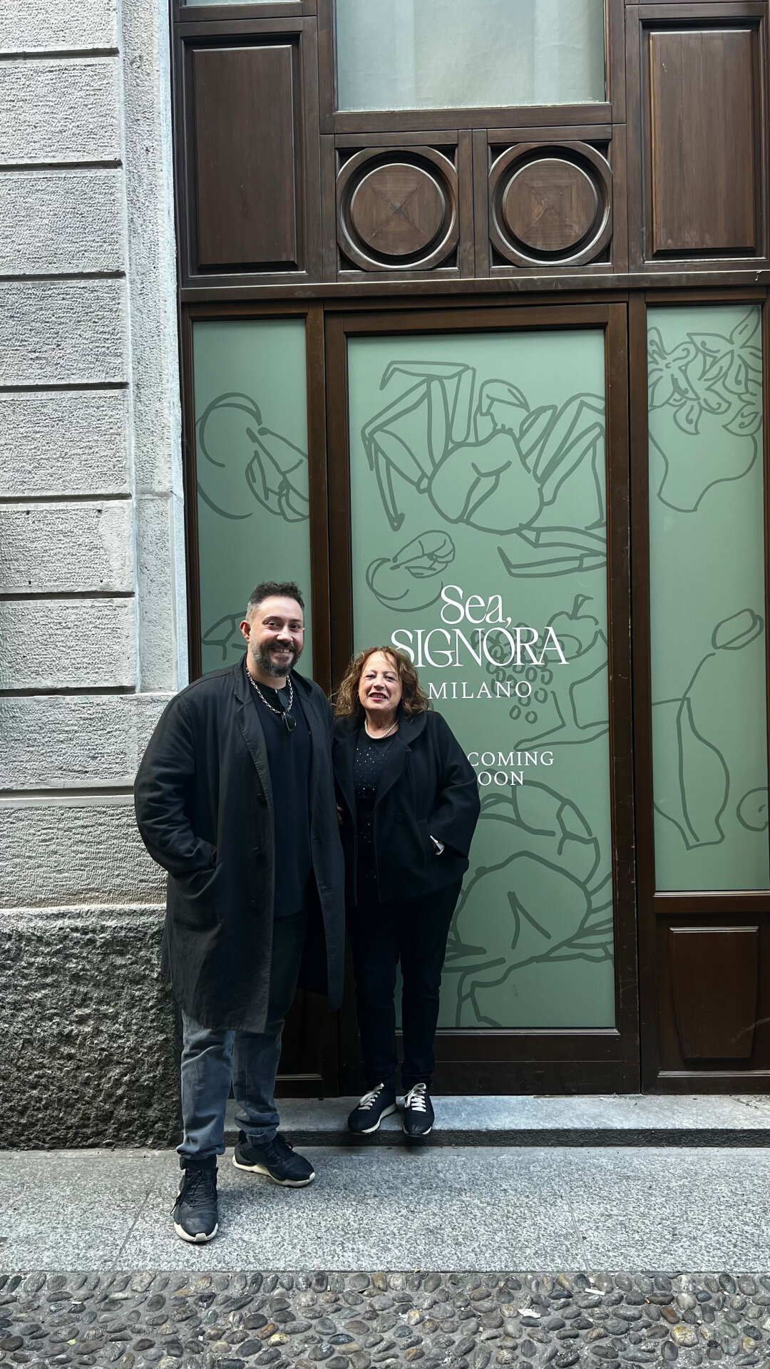Антонио Фреза. Антонио Фреза и его мама Инкороната Пальма передают привет из Милана, где уже этим летом откроется филиал сифуд-ресторана Sea, Signora