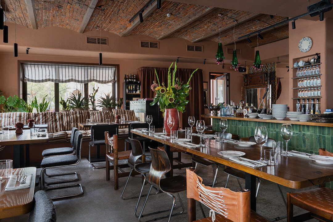 В столичном Saviv взят курс на Средиземноморье: к мезе и фалафелю добавились выдержанные стейки, картофельные ньокки из халуми и целый осьминог на