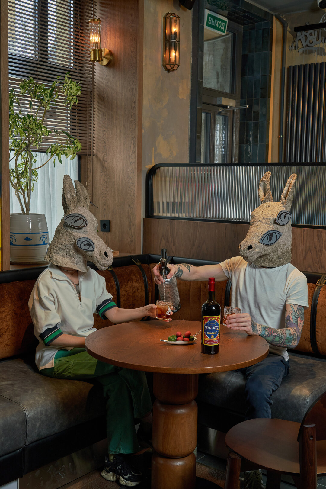 «Ослиный рай» задумали как место, где каждый может наконец «схватить морковку», «расслабить копыта» и собрать друзей за кувшином сангрии.