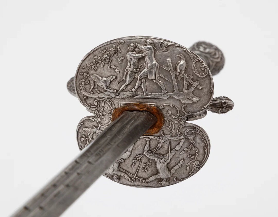 Щиток шпаги с изображением сцены дуэли. Западная Европа, XVIII век