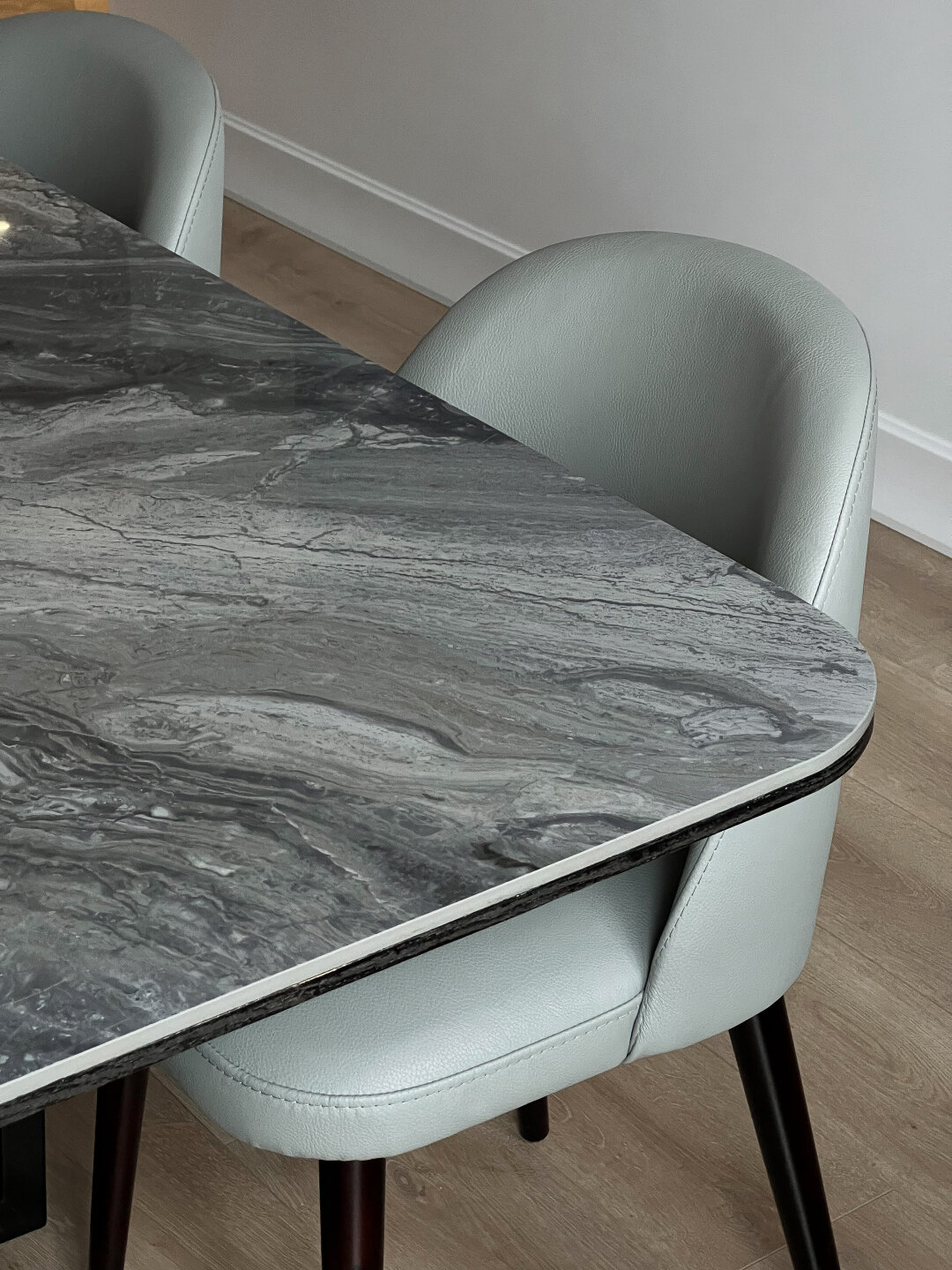 Тактильный комфорт и безупречность линий находят свое воплощение в мебели от фабрики Rubini