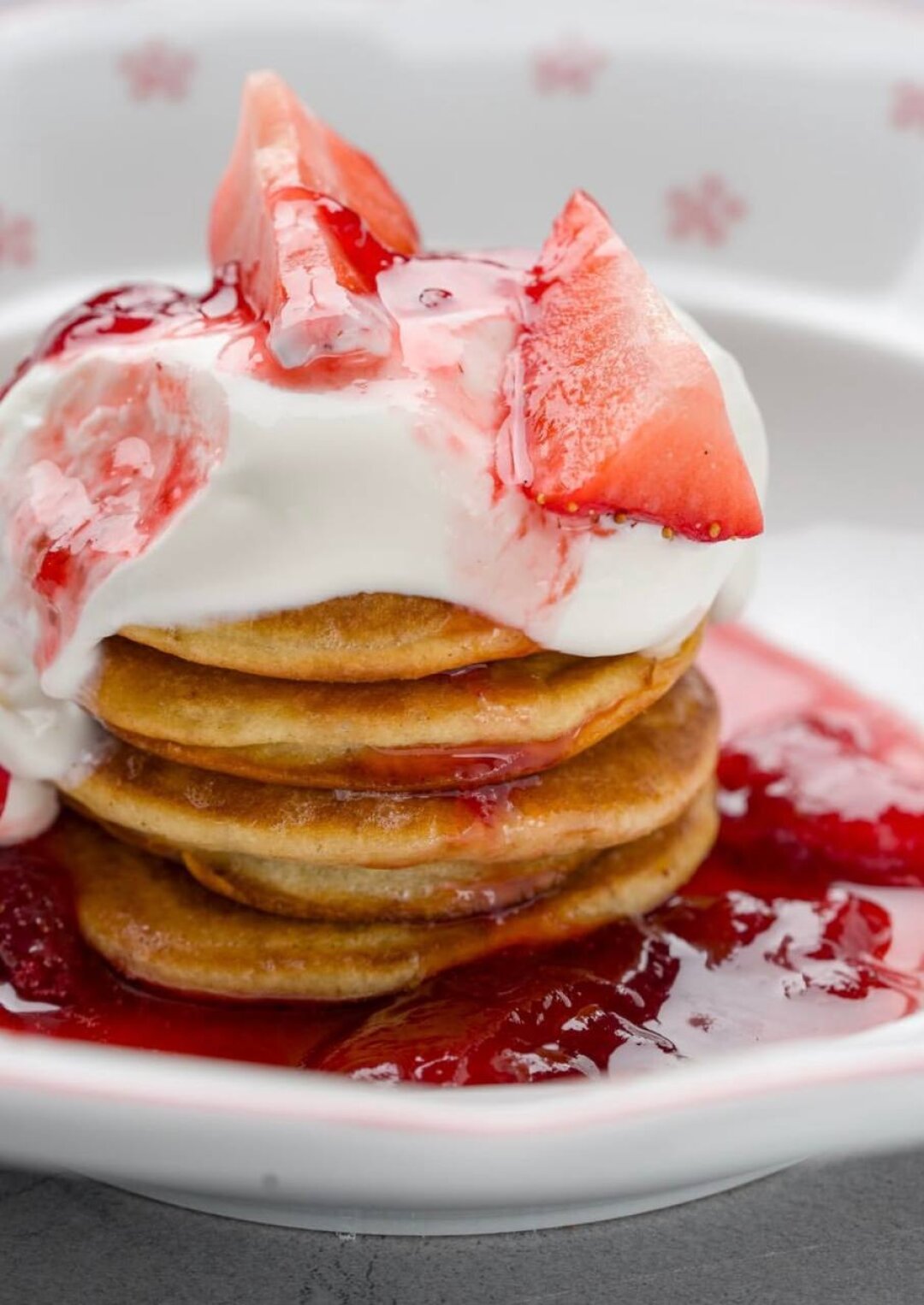 Оладьи с клубникой