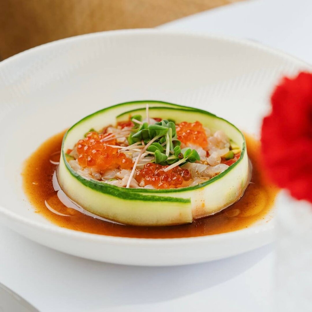 Тартар из дорадо с красной икрой