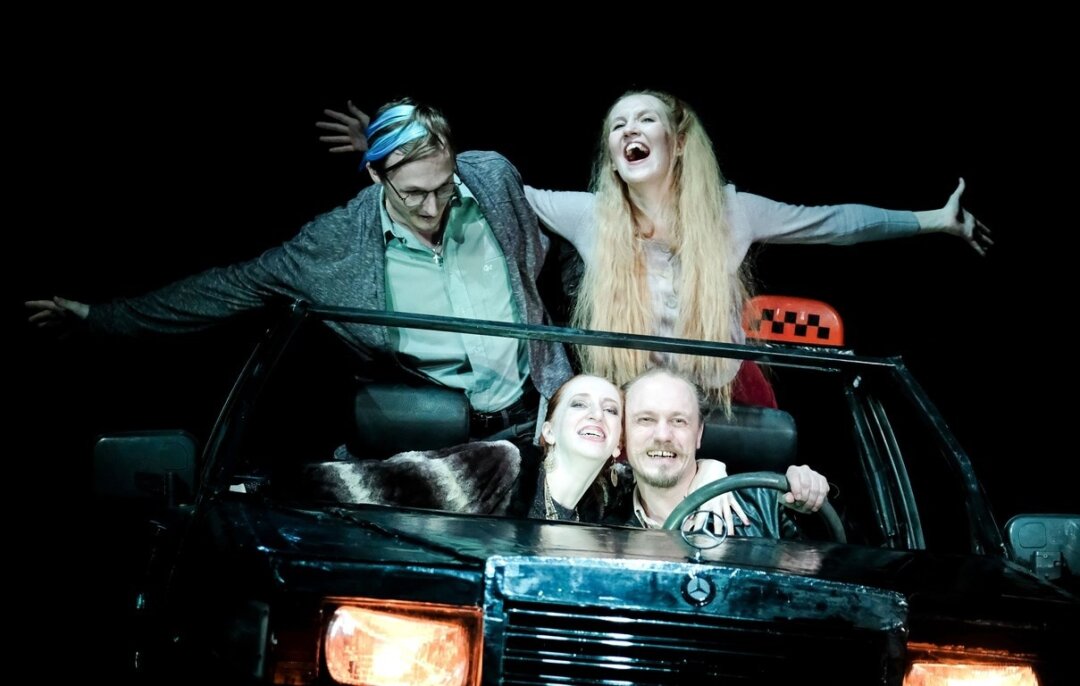 Спектакль «Лягушки в шампанском»