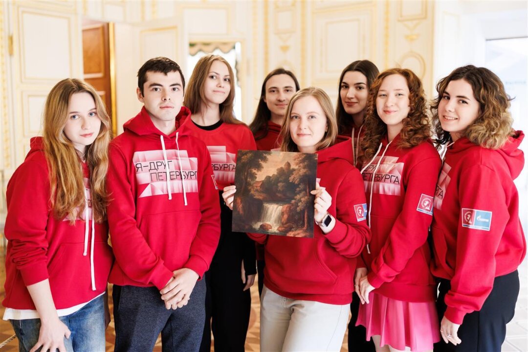 Участники творческой лаборатории проекта ПАО «Газпром» «Друзья Петербурга» по воссозданию утраченных панно Зубовского флигеля