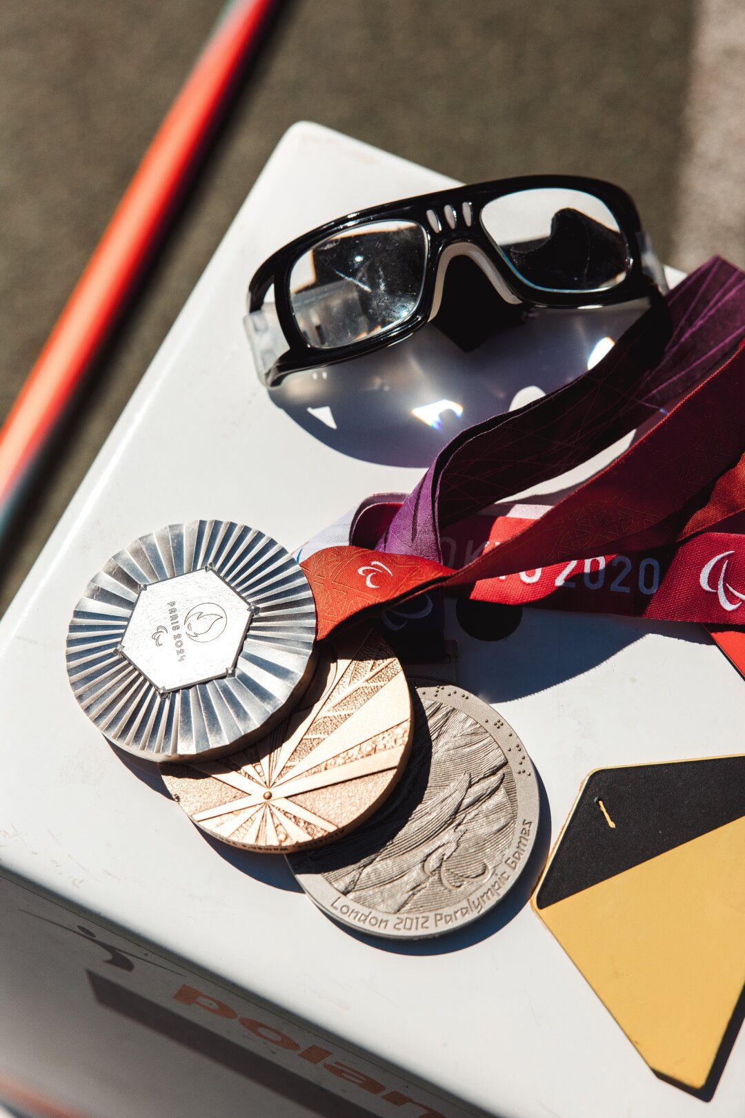 Муж Анны создал для нее уникальные очки, в которых спортсменка выглядит как супергероиня (а также они не слетают во время тренировок).