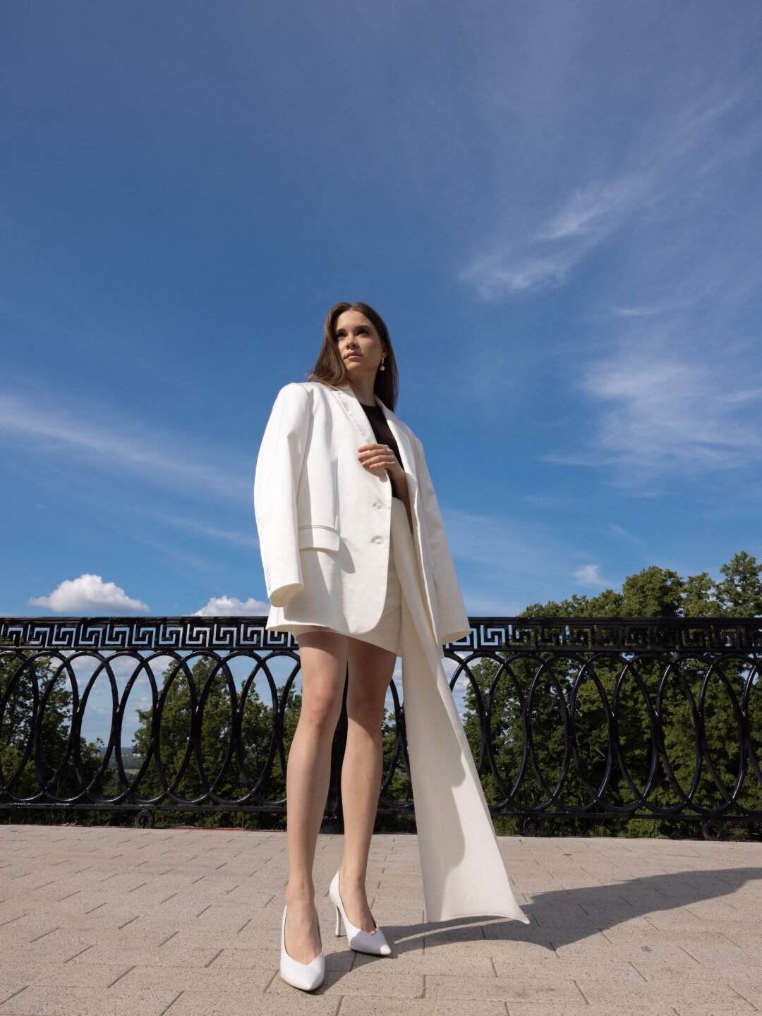 Пиджак и юбка URBAN SOUL, топ Intimissimi, туфли Furla, серьги Select studio