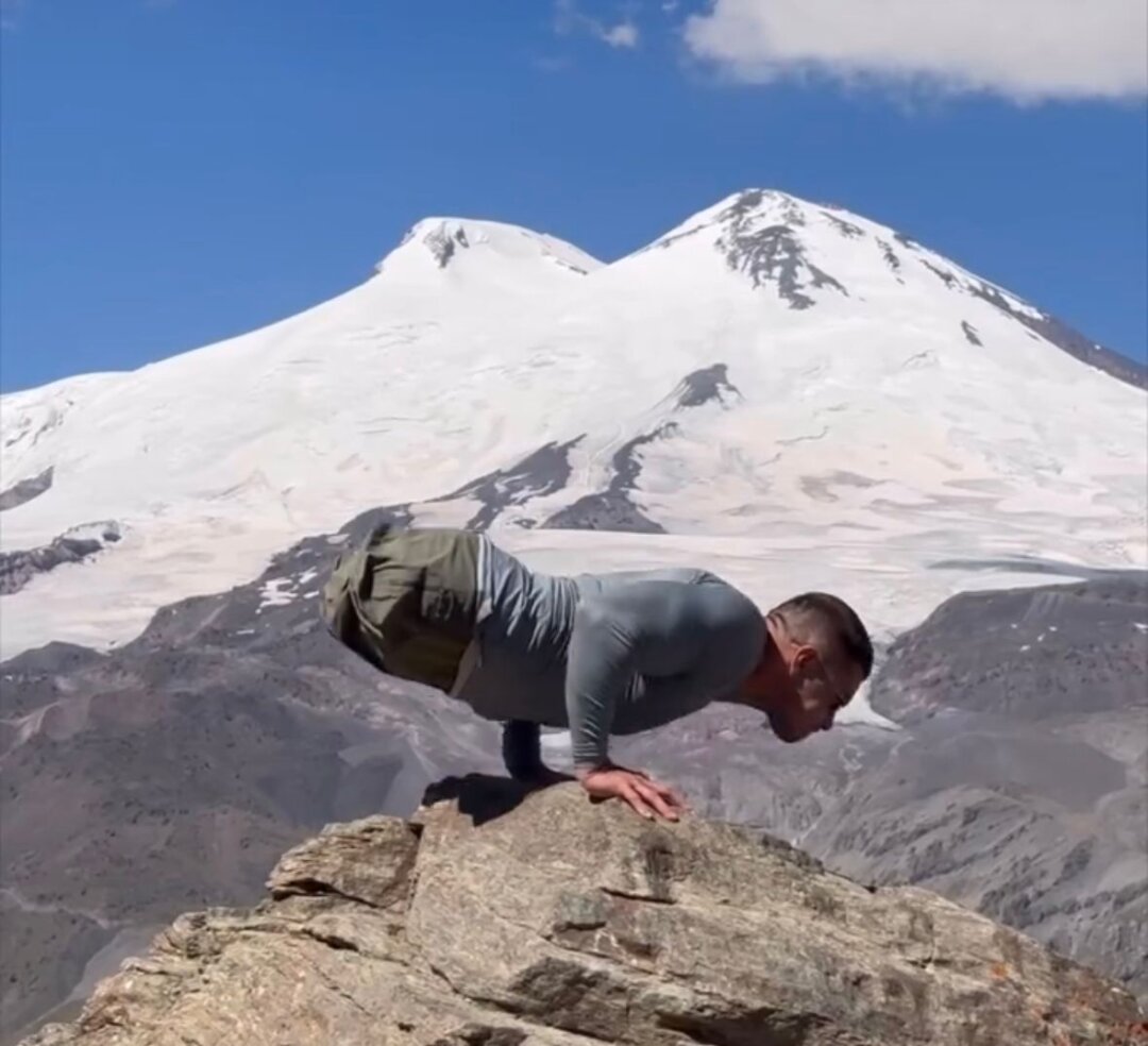 Рустам Набиев после подъема на вершину