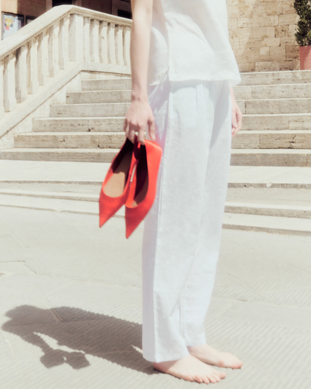 Кампейн коллекции LE SILLAGE DU TEMPS снимался в Тоскане: это не просто сезонная капсула, это способ остаться в лете дольше, чем оно длится