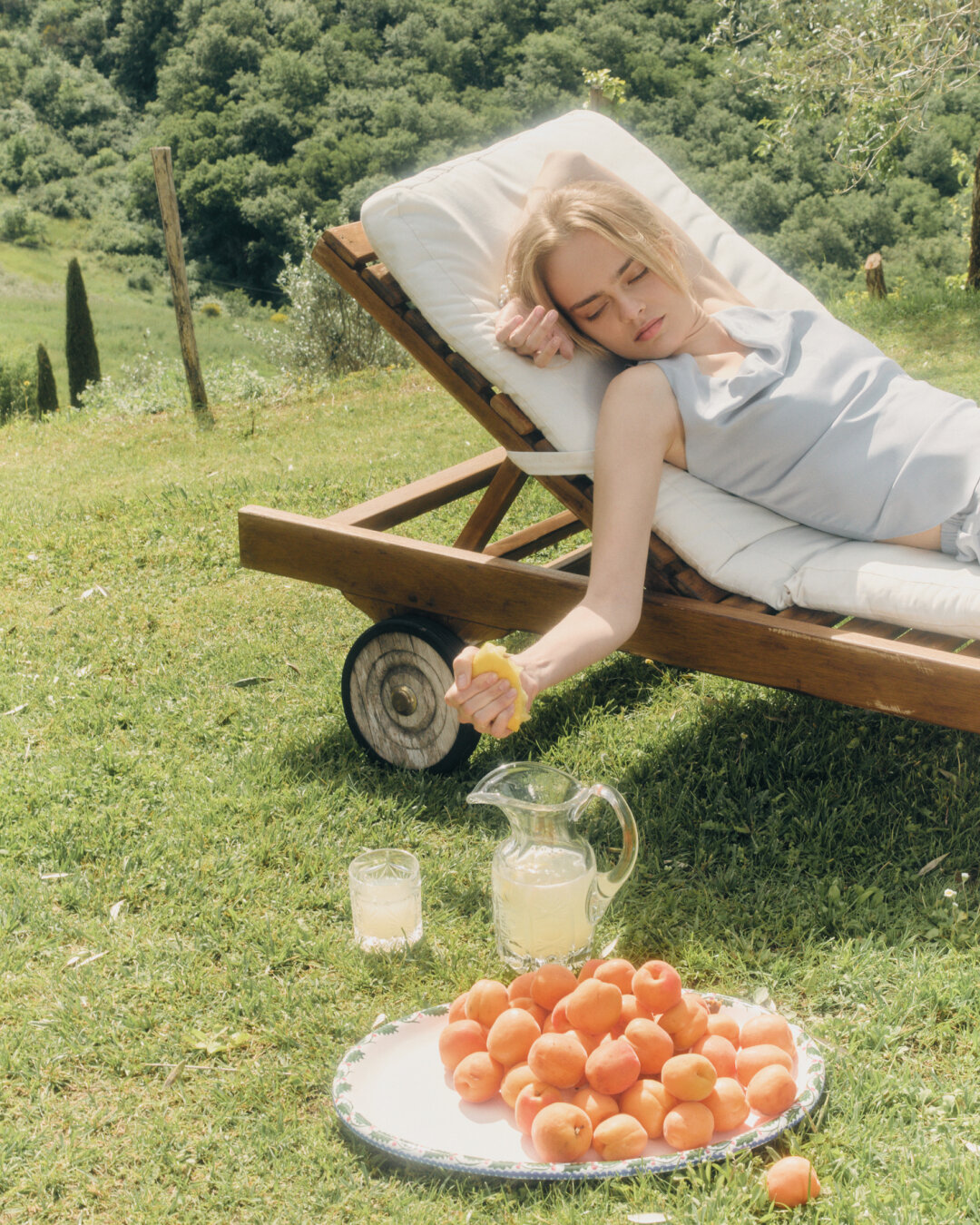 Кампейн коллекции LE SILLAGE DU TEMPS снимался в Тоскане: это не просто сезонная капсула, это способ остаться в лете дольше, чем оно длится