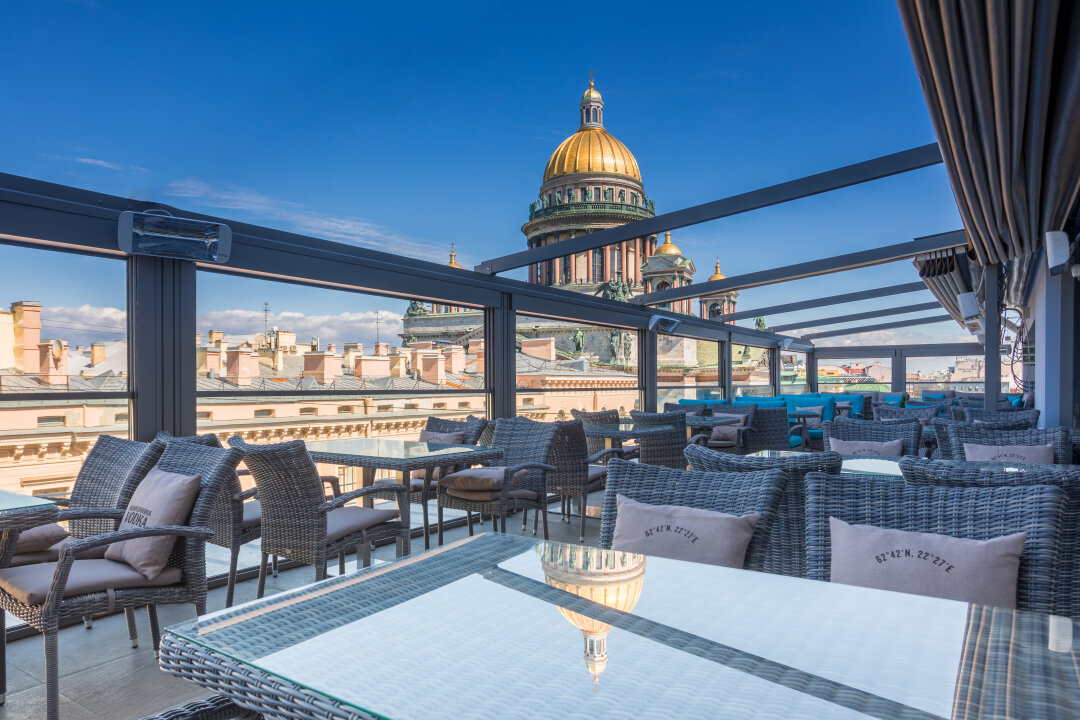 R-Terrace Панорамные рестораны на крышах отелей — нестареющий тренд. R-Terrace это правило подтверждает. Как и статус лучшего фотофона — петербургские